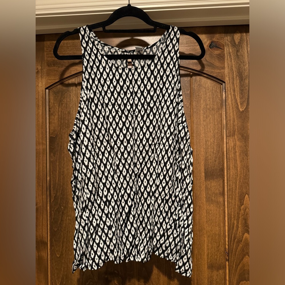 Sleeveless Patterned Blouse